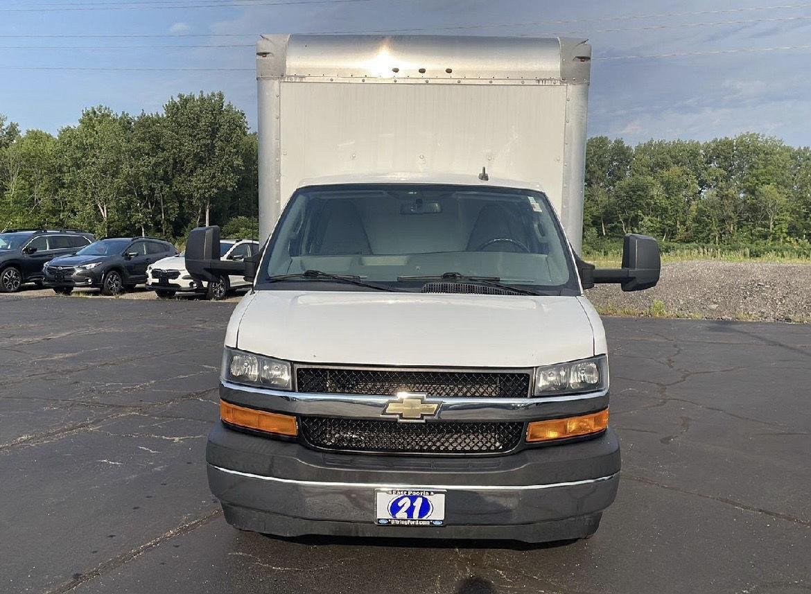 Used 2021 Summit White Chevrolet  image 8