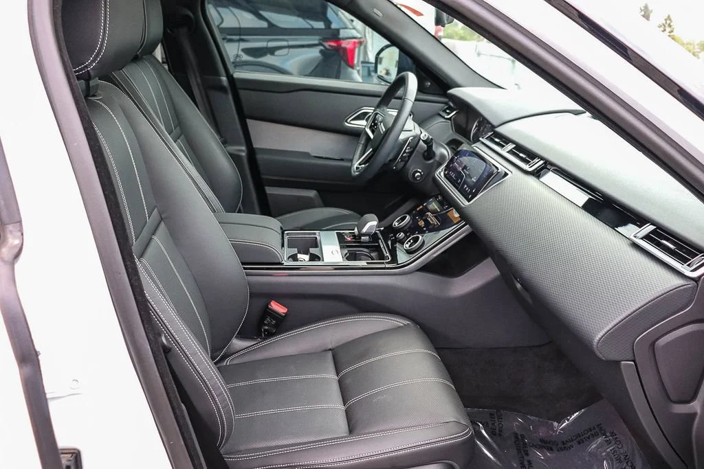 Used 2023  Land Rover R-Dynamic S MHEV image 20