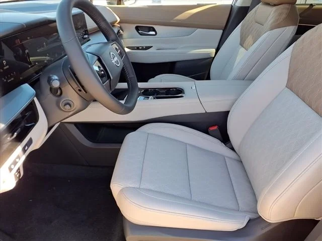 New 2026 White Nissan Platinum image 9