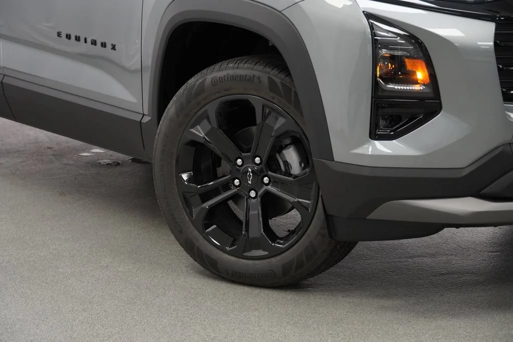 New 2027 Sterling Gray Metallic Chevrolet AWD LT image 9