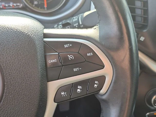 Used 2018 Silver Jeep Trailhawk image 18