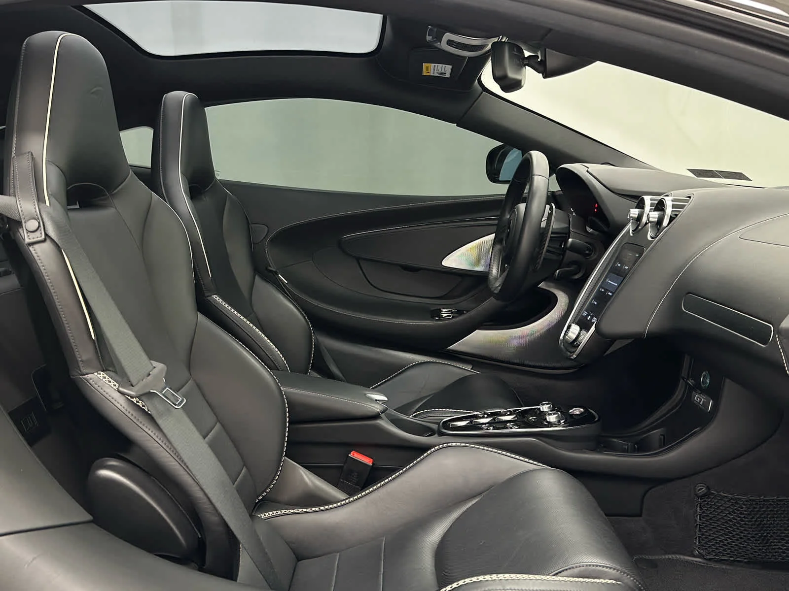 Used 2021 White McLaren  image 14