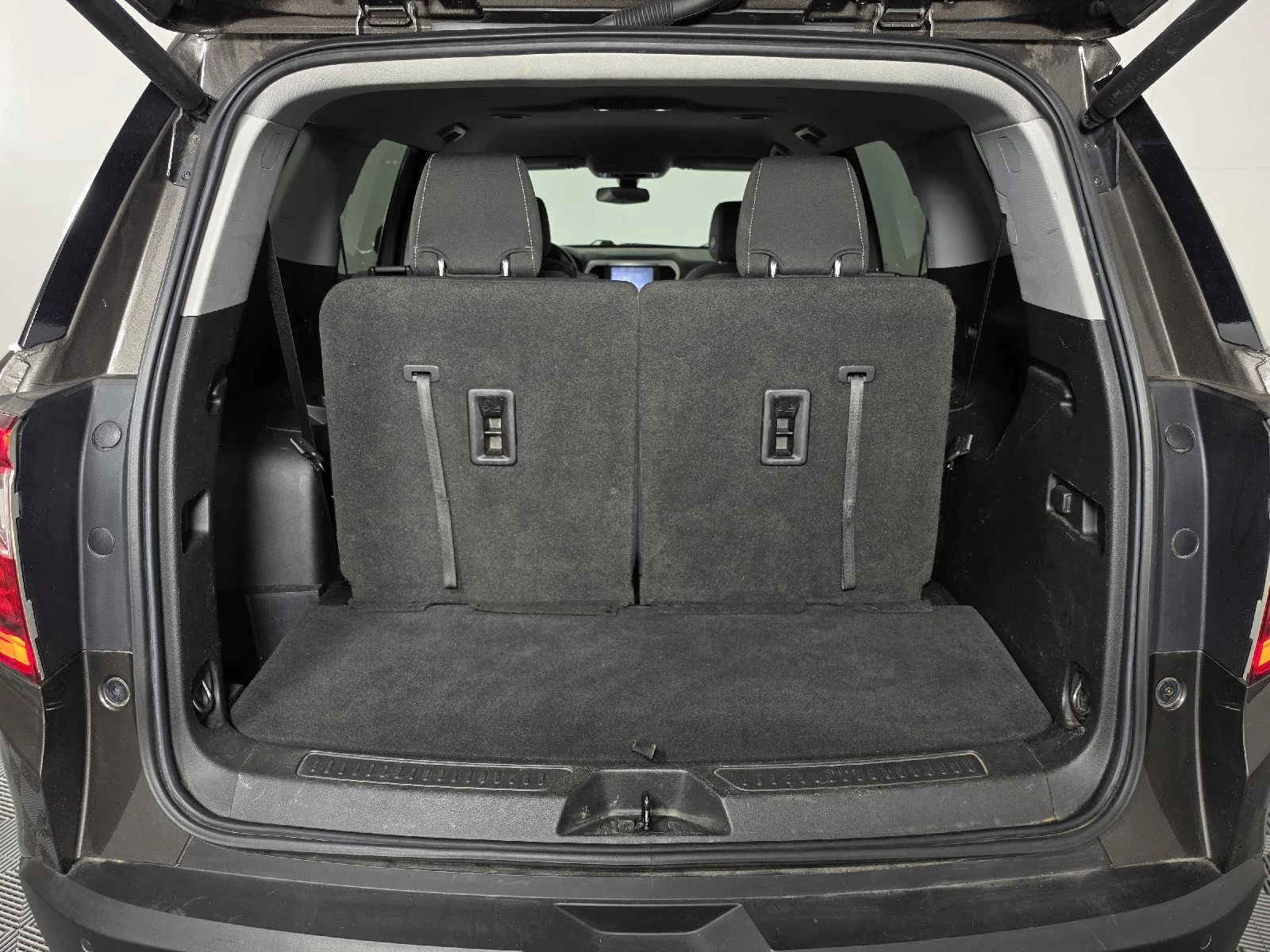 Used 2020 Smokey Quartz Metallic GMC SLE image 22