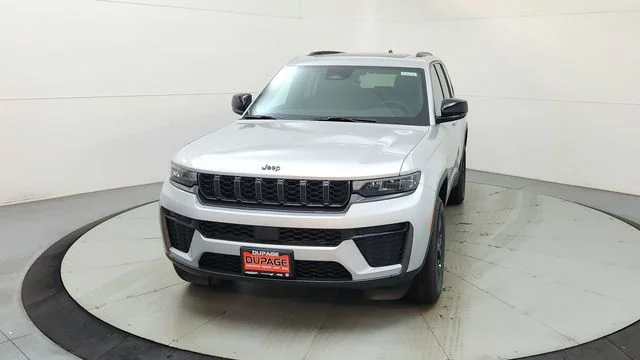 New 2026 Silver Zynith Exterior Paint Jeep Laredo Altitude image 2