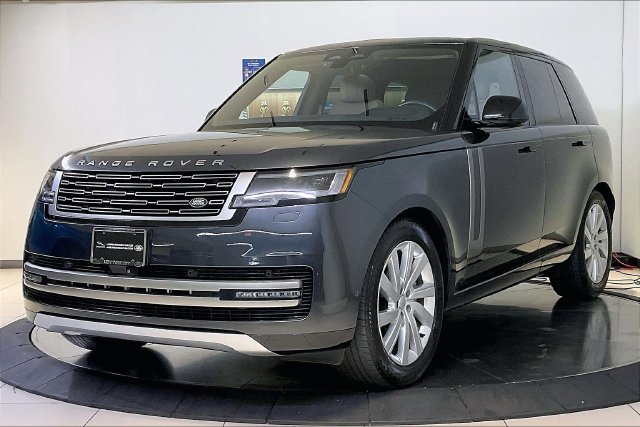 Used 2024 Gray Land Rover SE image 1