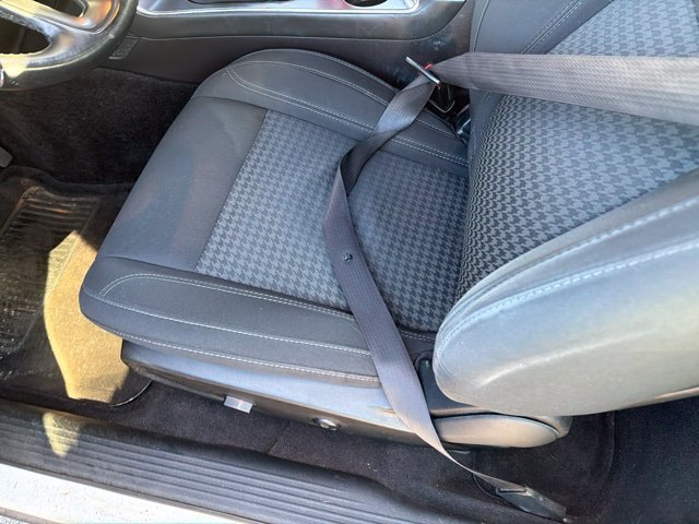 Used 2016 White Dodge SXT image 6
