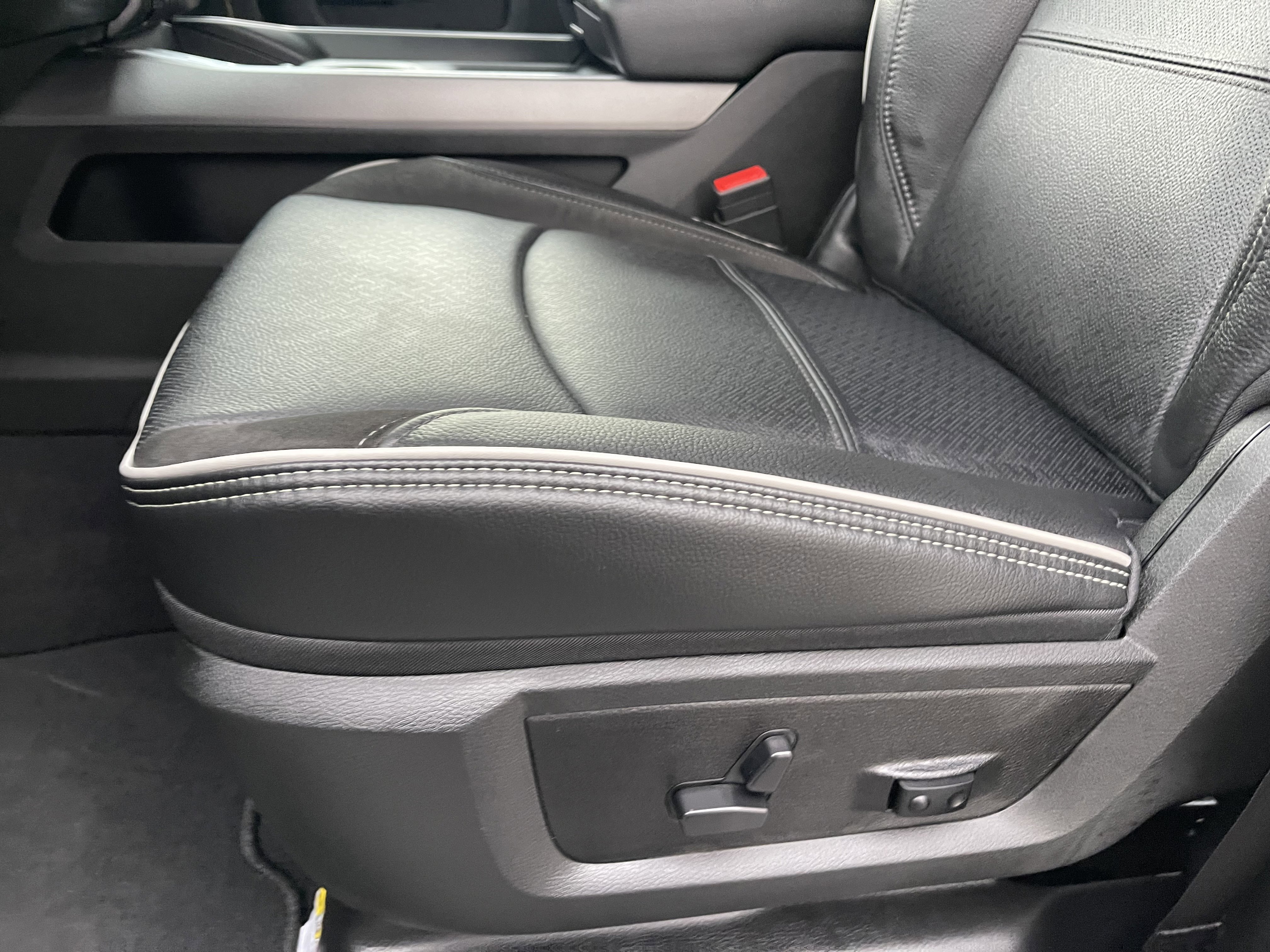 New 2026 Bright White Clear-Coat Exterior Paint RAM Laramie image 17