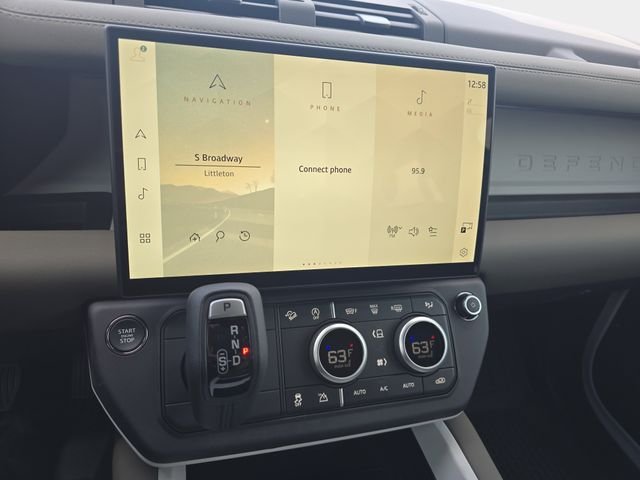 Used 2026 White Land Rover X-Dynamic SE image 15