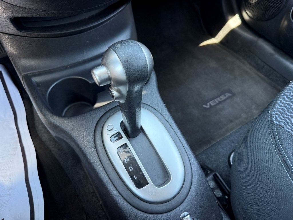 Used 2015 Silver Nissan SV image 27