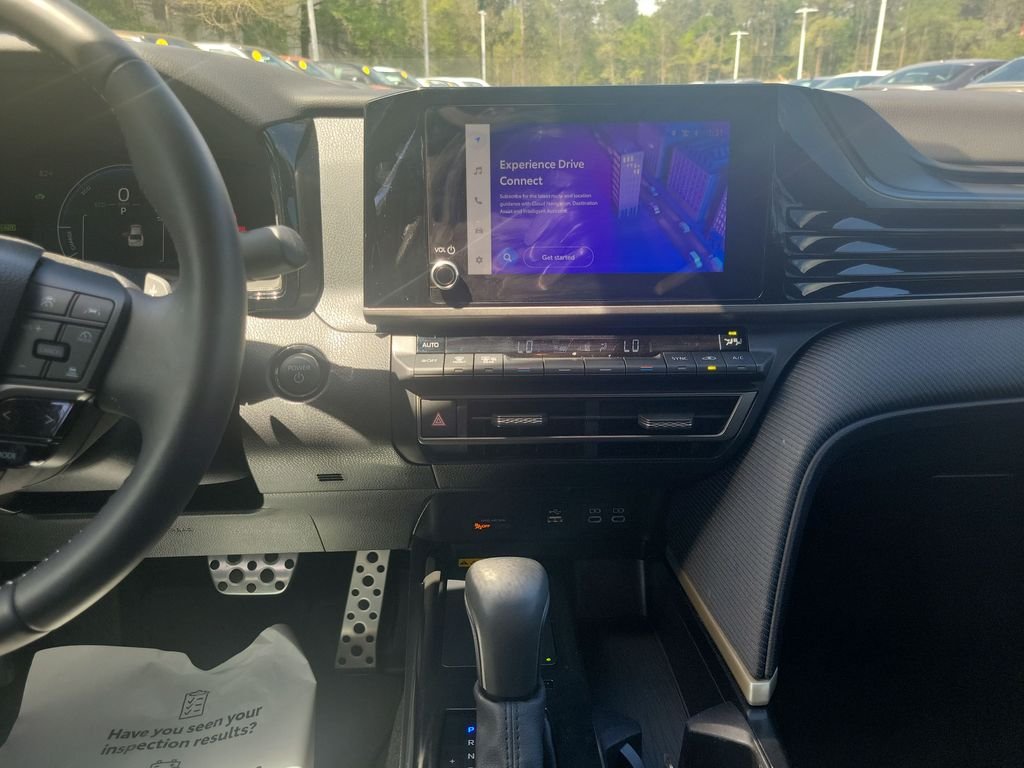 2025 Toyota Camry SE - Photo 27