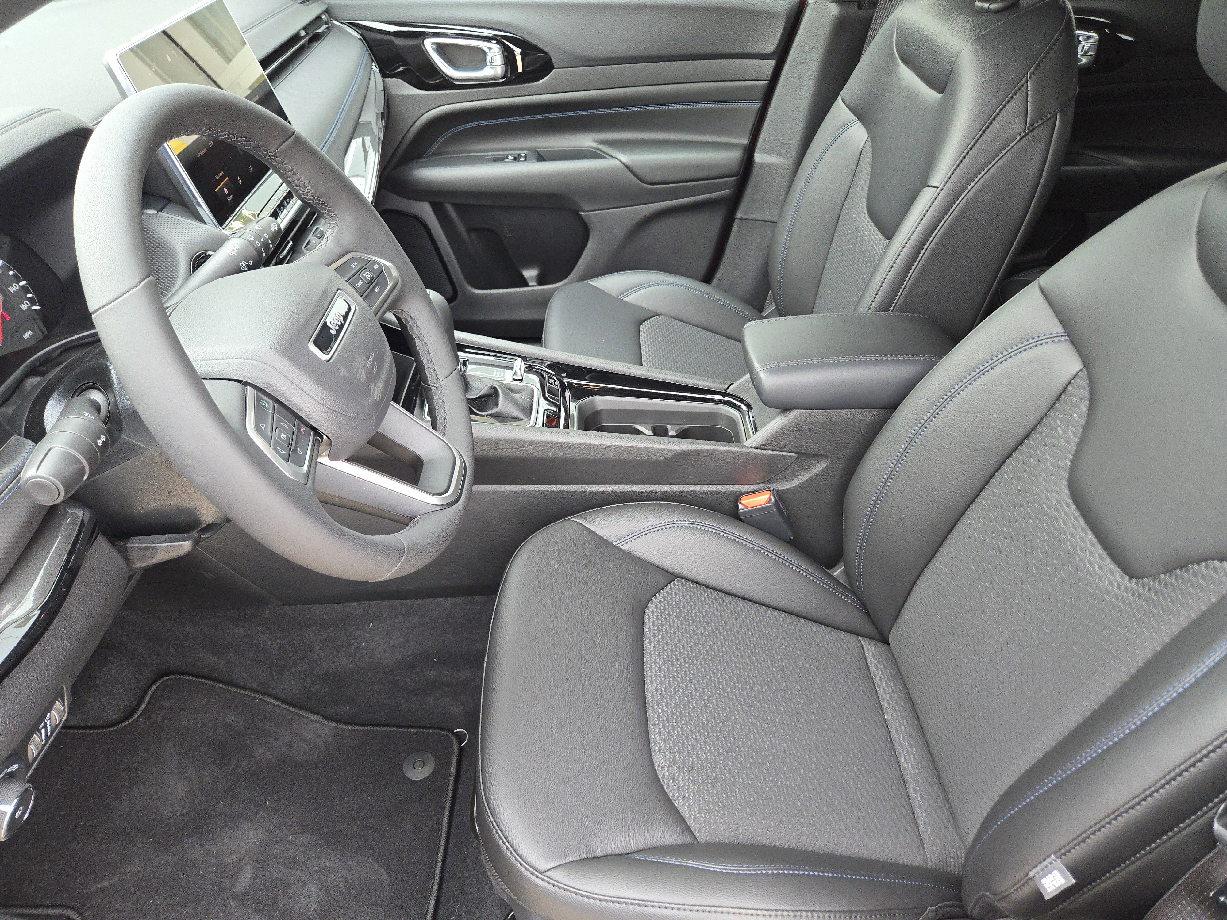 New 2026 Red Hot Pearl-Coat Exterior Paint Jeep Latitude image 10
