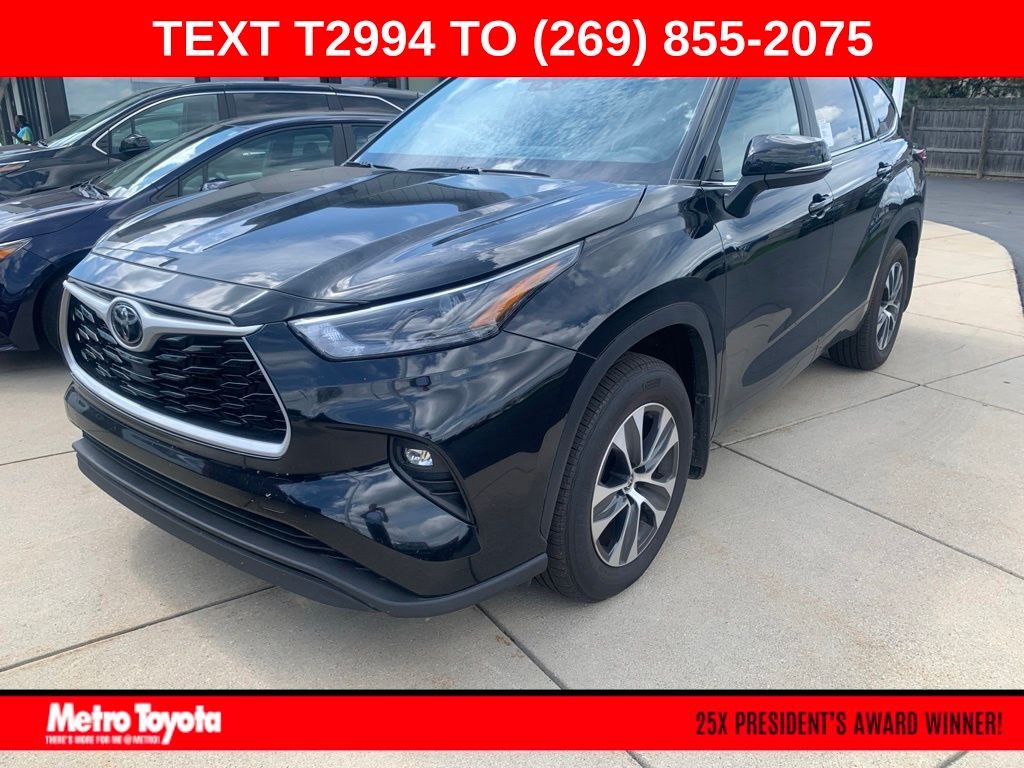 Used 2025 Black Toyota XLE image 1