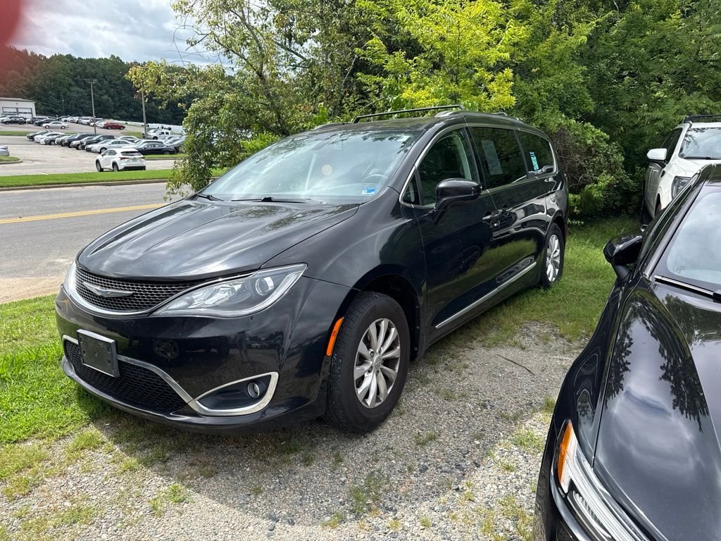 Used 2018 Black Chrysler Touring L image 1