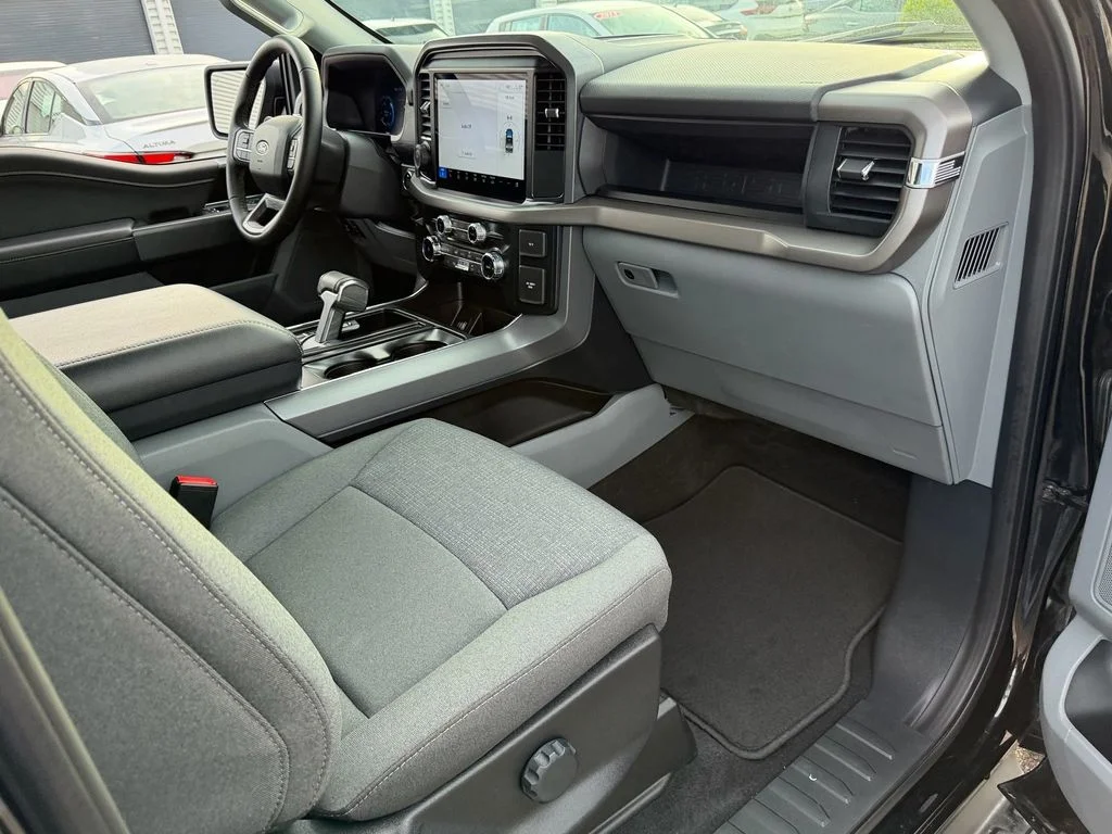 Used 2025 Black Metallic Ford XLT image 18