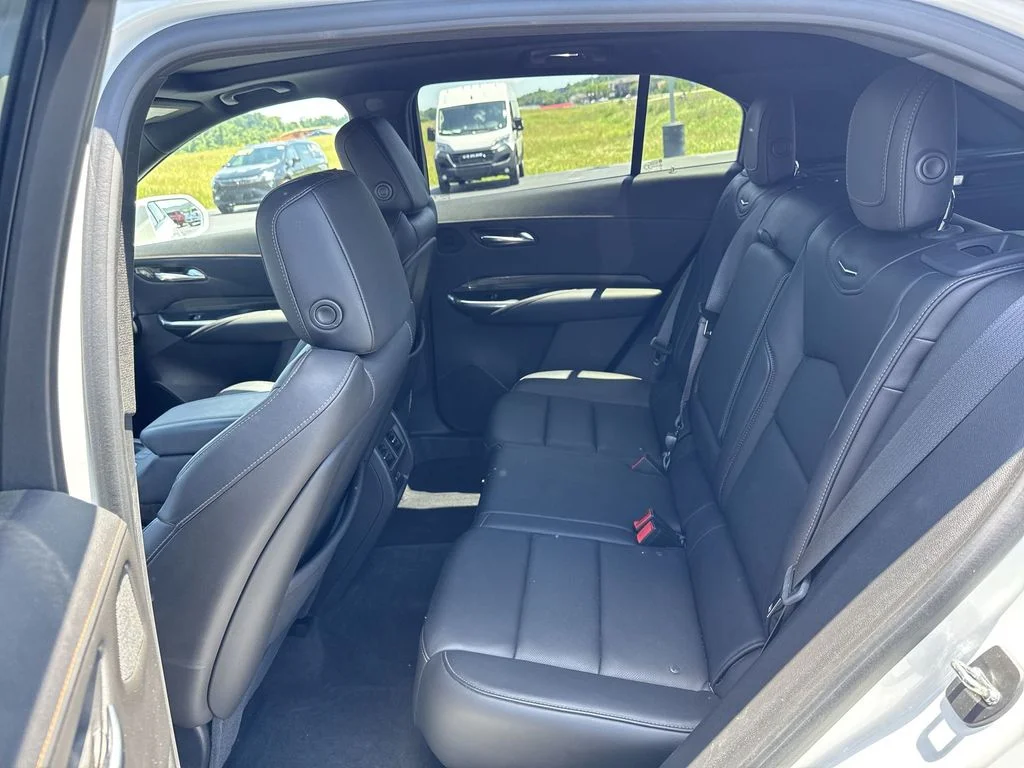 Used 2019 White Cadillac Sport image 23