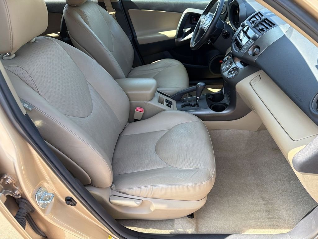 Used 2011  Toyota Limited image 29