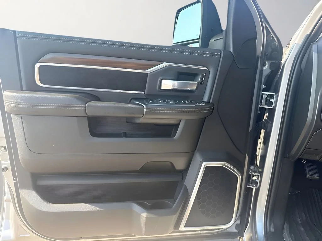 Used 2024  Ram Laramie image 31