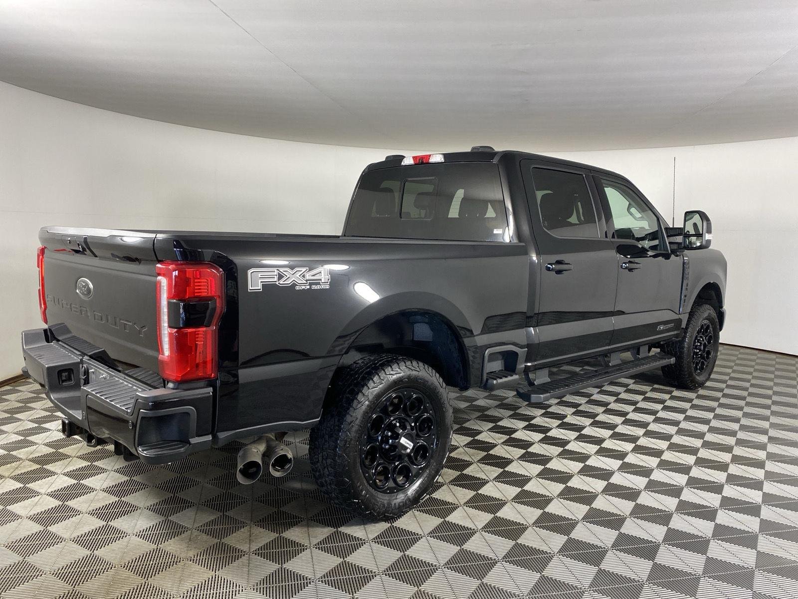 Used 2024  Ford LARIAT image 10