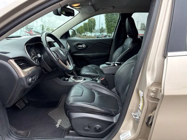 Used 2014 Cashmere Pearlcoat Jeep Limited image 13