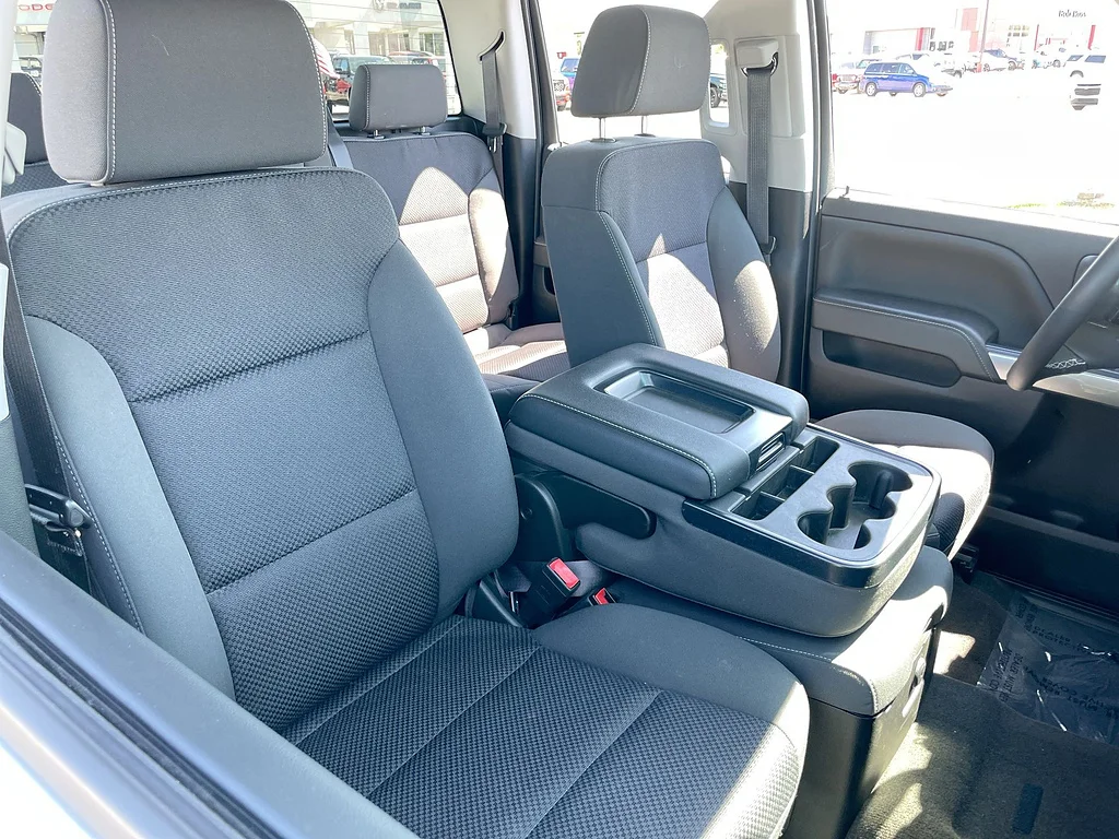 Used 2018 Silver Ice Metallic Chevrolet LT image 25