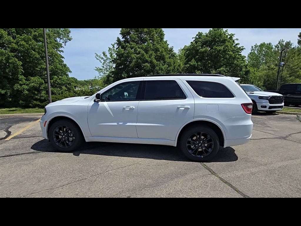 New 2026 White Knuckle Clear-Coat Exterior Paint Dodge GT Plus image 5
