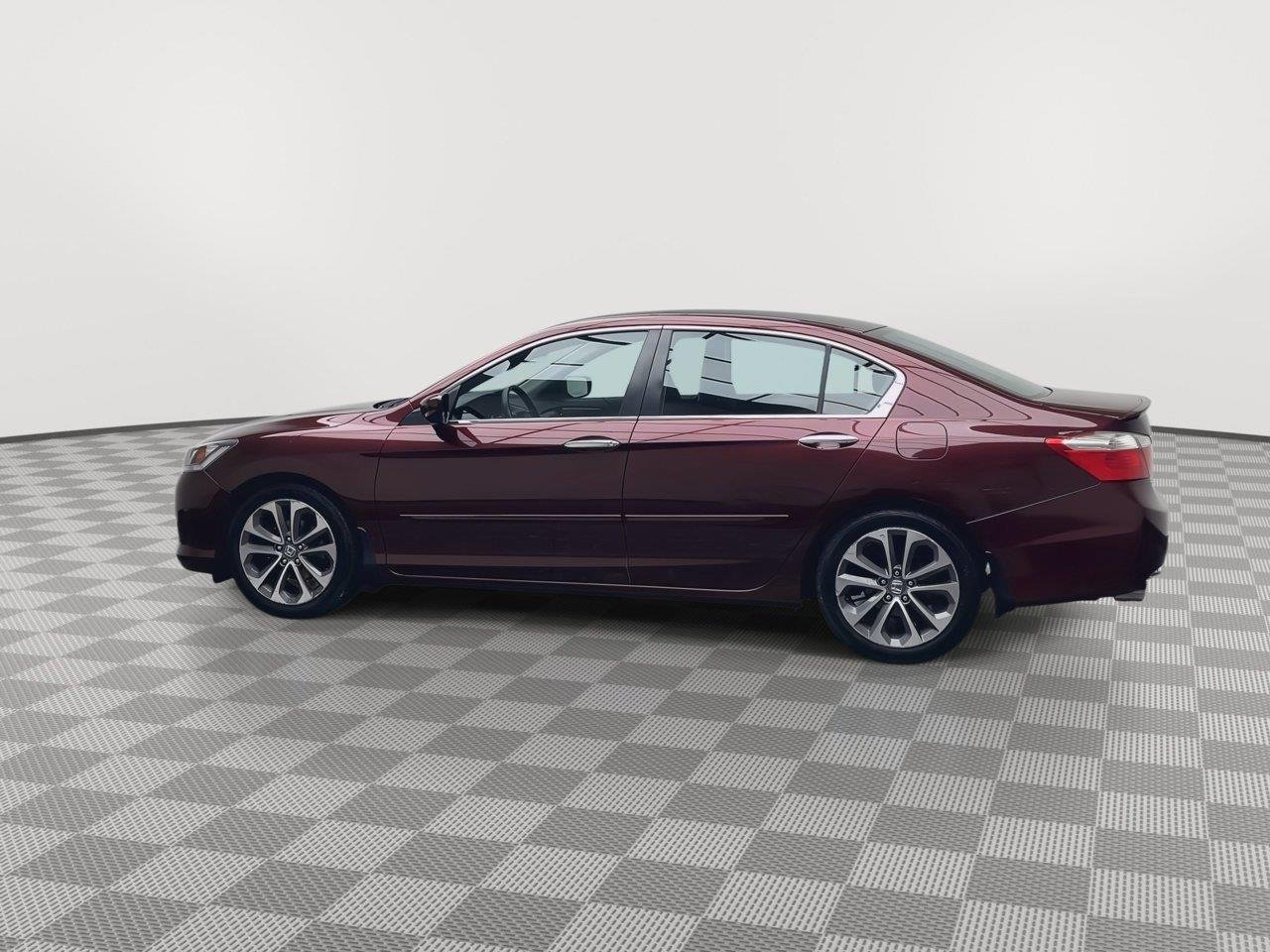 Used 2015 Basque Red Pearl II Honda Sport image 28
