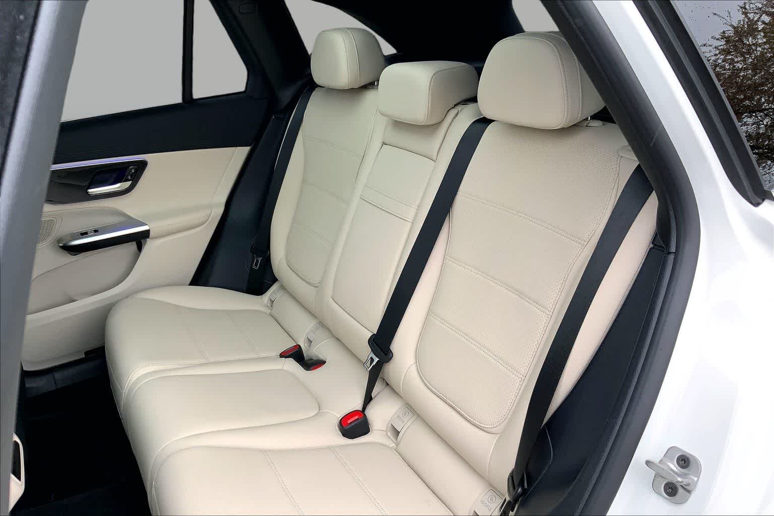 Certified Used 2025 Polar White Mercedes-Benz GLC 300 image 21
