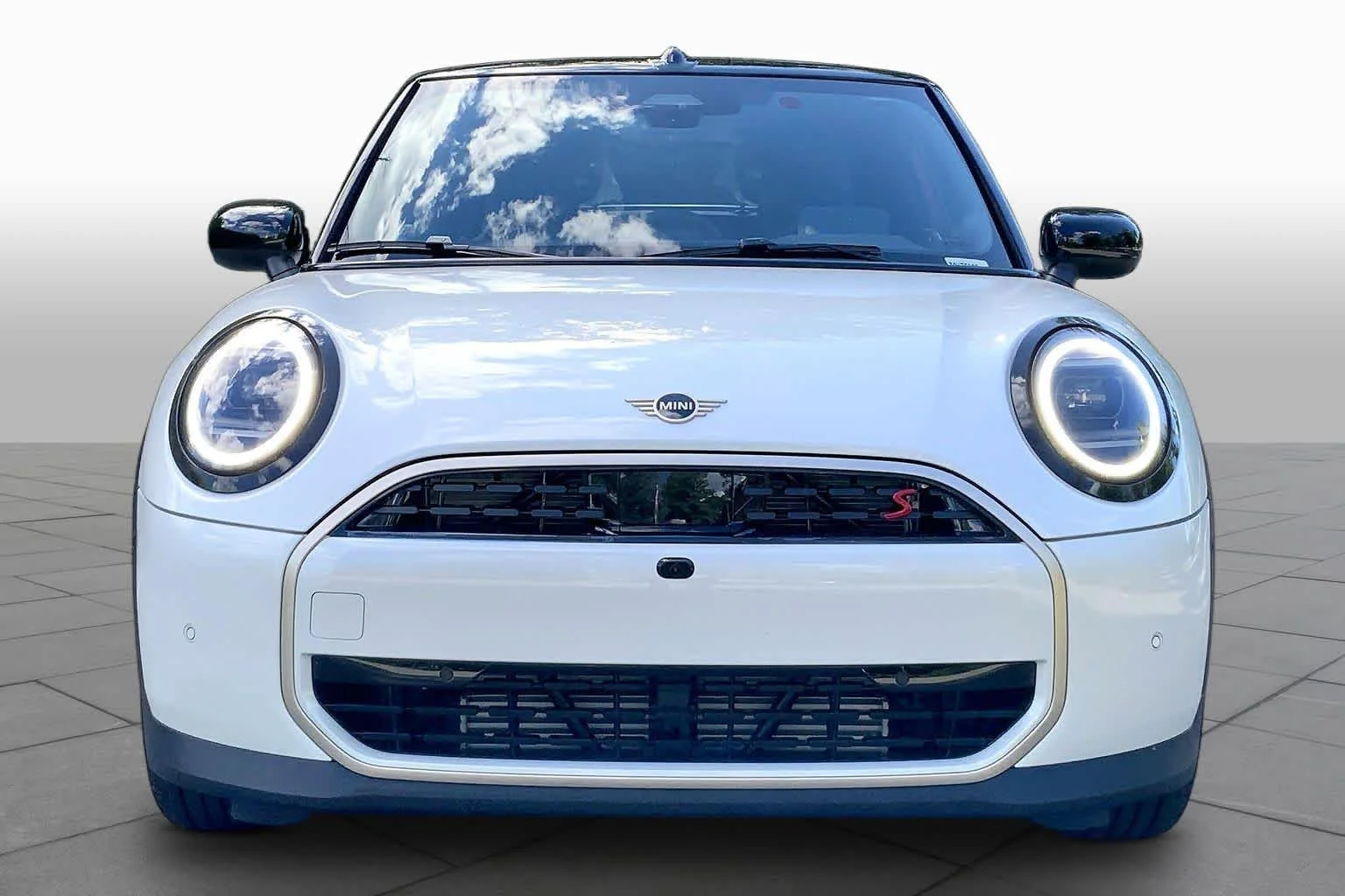 New 2026 Nanuq White Metallic MINI Iconic image 3