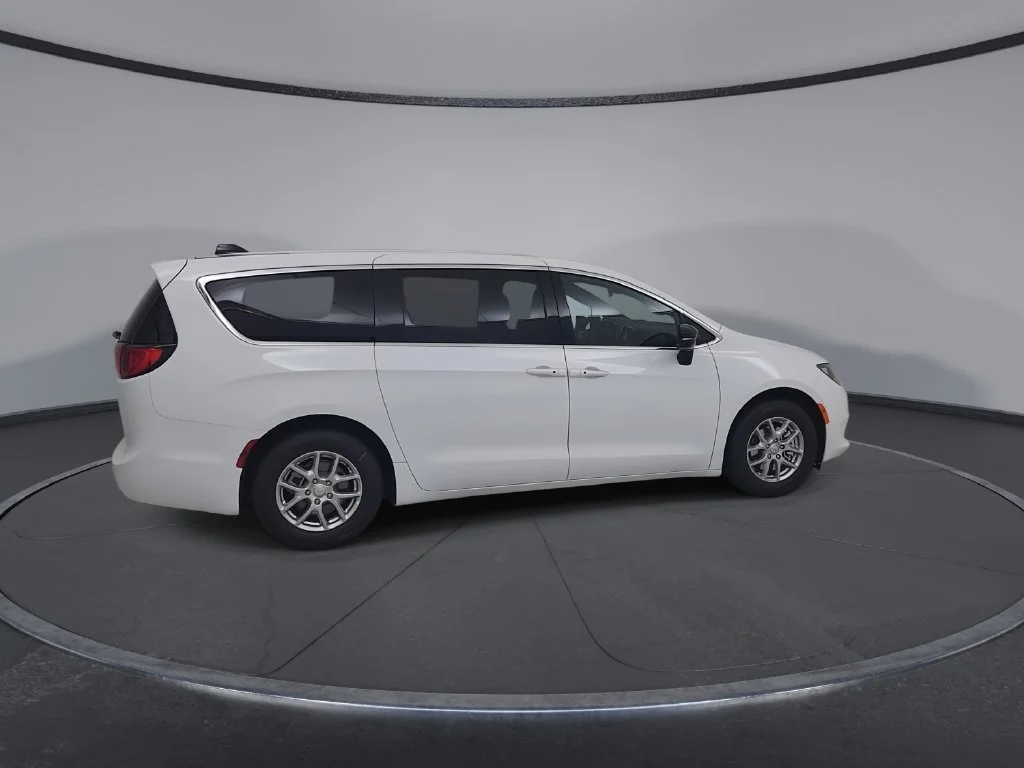 New 2027 Bright White Clear-Coat Paint Chrysler LX image 15