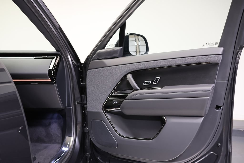 New 2026 Carpathian Grey Land Rover Dynamic SE image 36