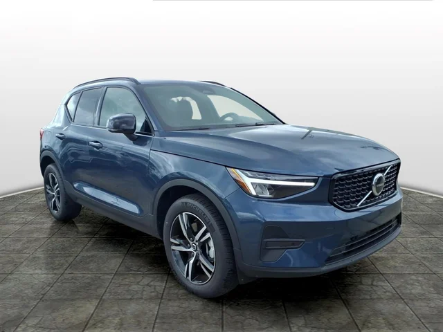 2026 Volvo XC40 Core