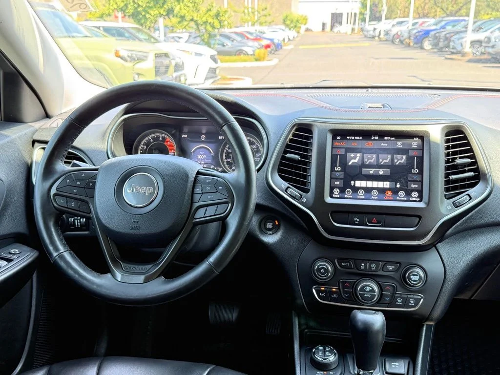 Used 2019 Bright White Clearcoat Jeep Trailhawk image 28