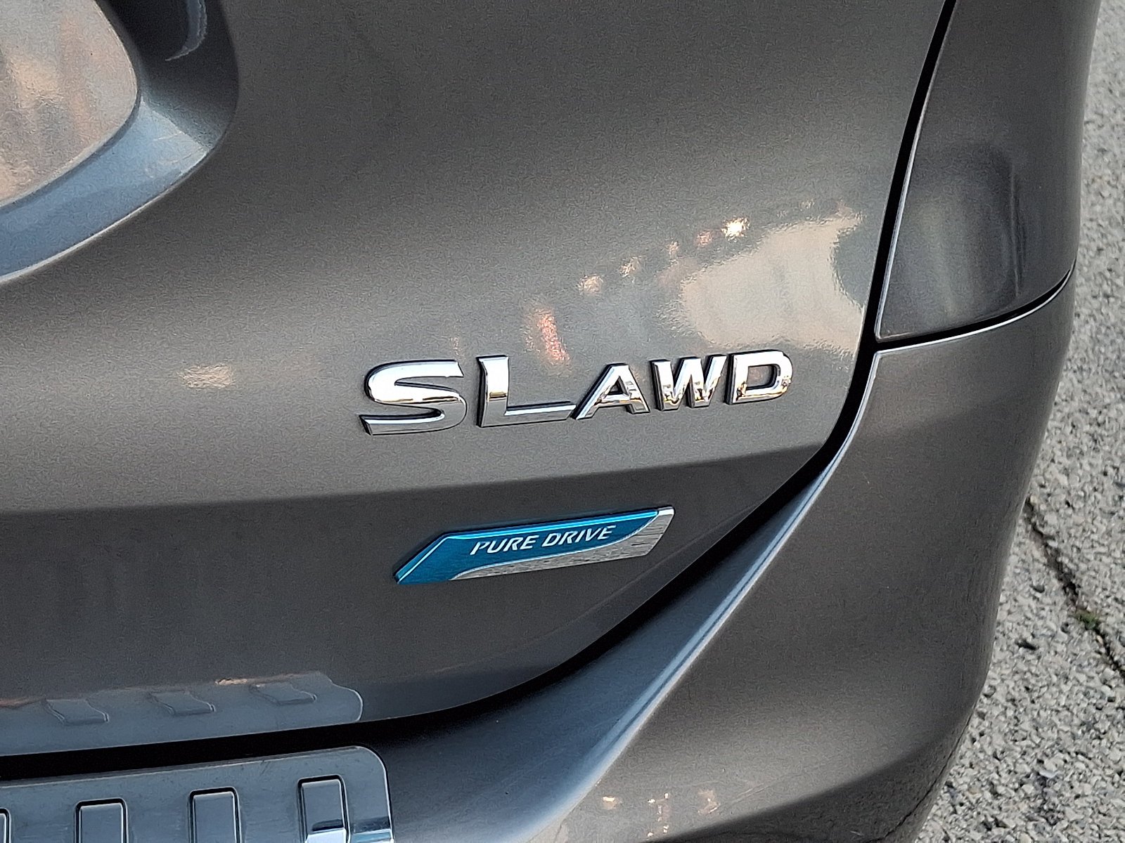 Used 2014 Gun Metallic Nissan SL image 30