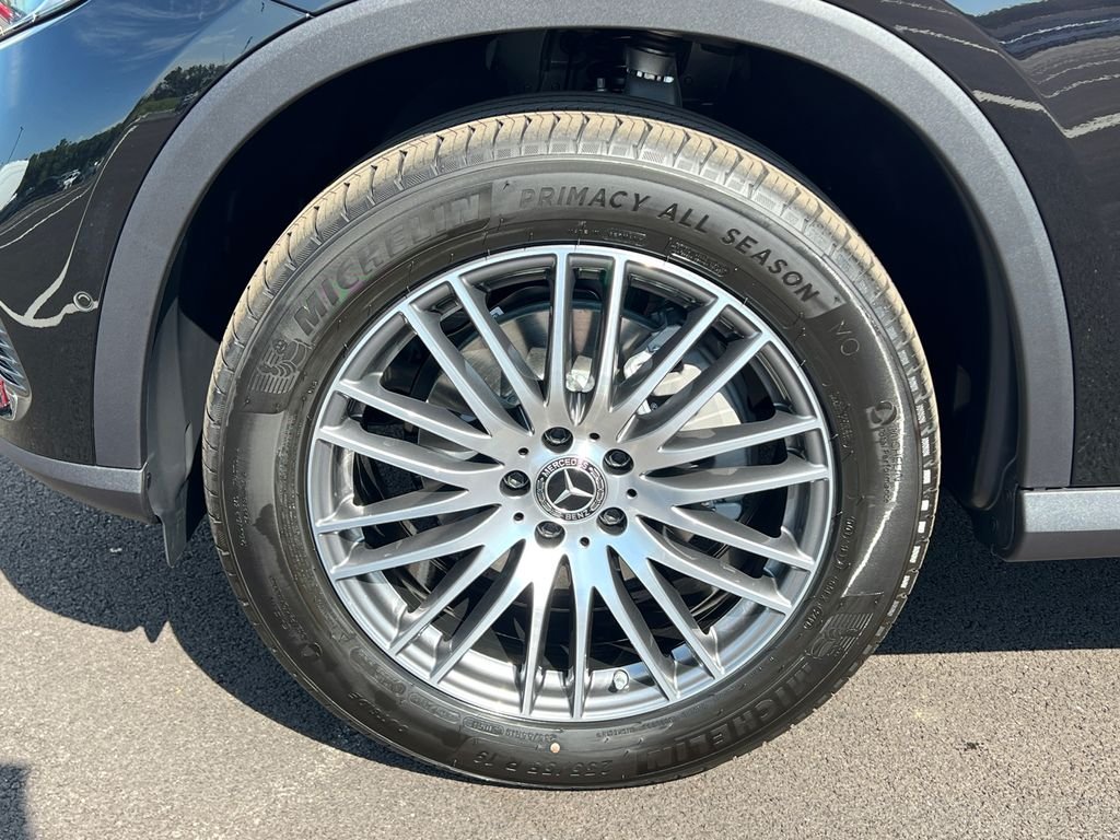 New 2027 Black Mercedes-Benz GLC 300 image 29