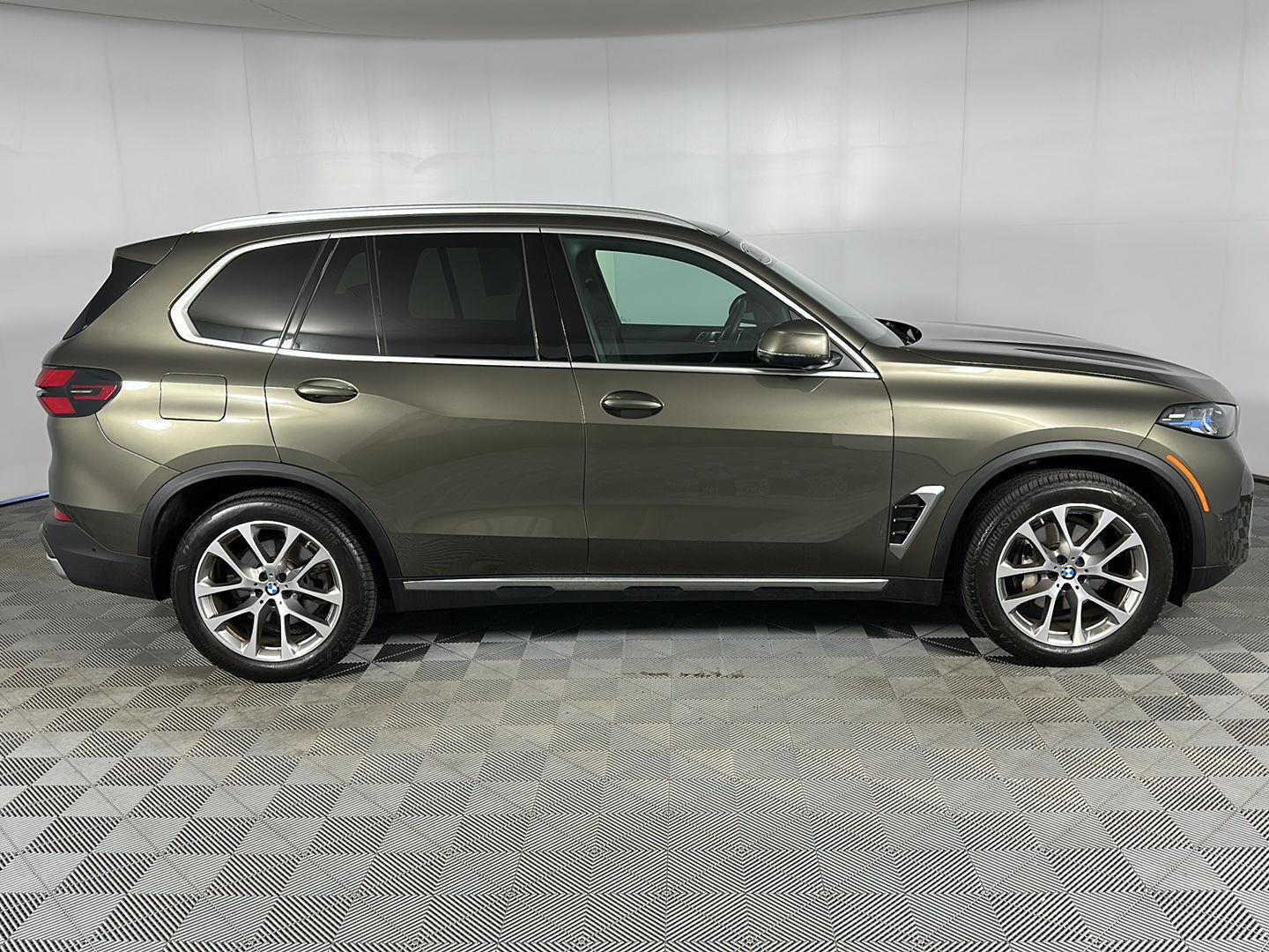 Used 2024 Manhattan Green Metallic BMW xDrive40i image 31