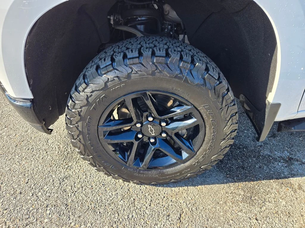 Used 2019 White Chevrolet LT Trail Boss image 12