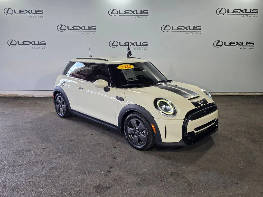 Used 2022 White MINI Signature image 3