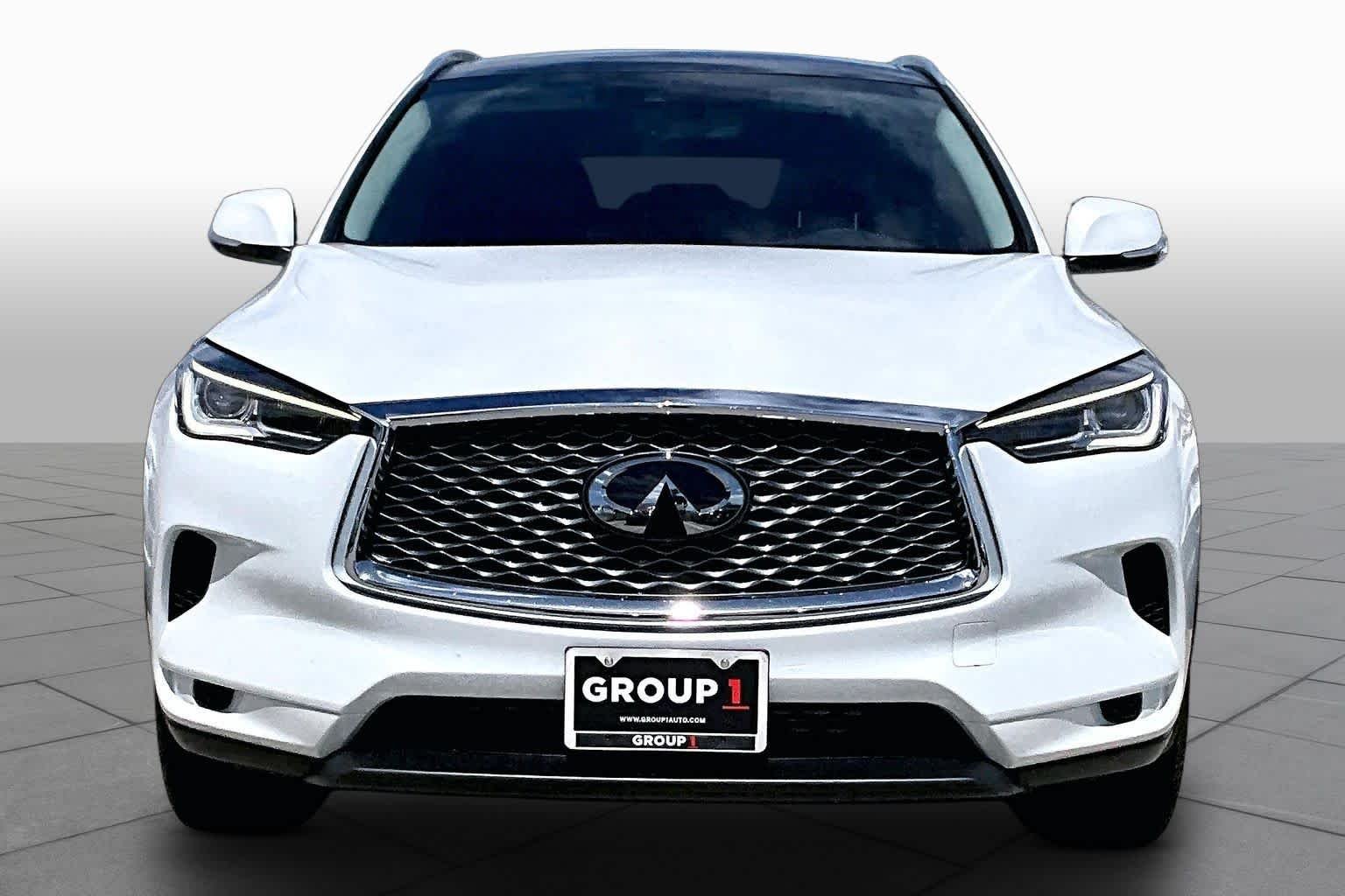 Used 2025 Radiant White INFINITI LUXE image 4