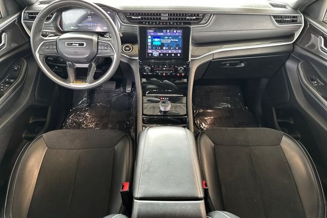 Used 2023 Red Jeep Altitude image 4