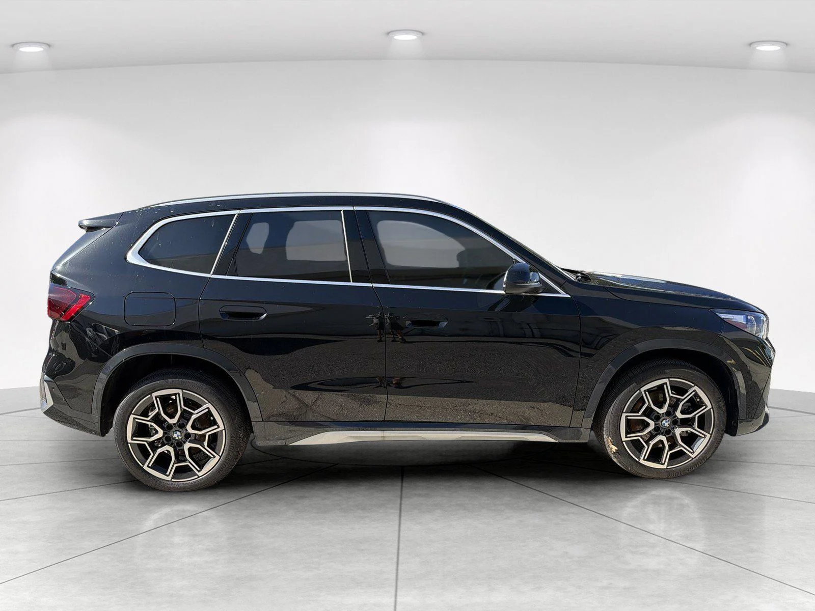 New 2026 Jet Black BMW xDrive28i image 3
