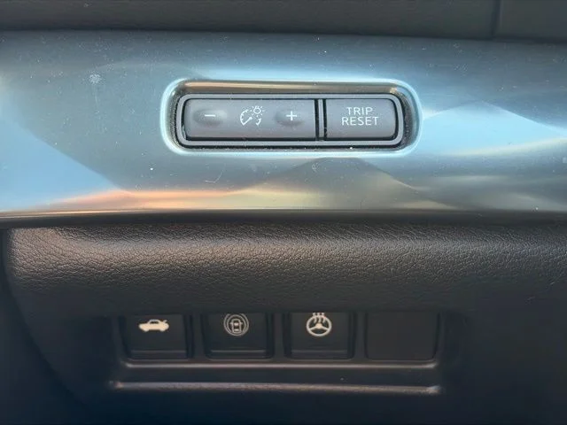 Used 2021 Orange Nissan SR image 24
