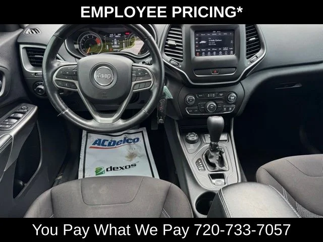 Used 2019 Silver Jeep Latitude image 19