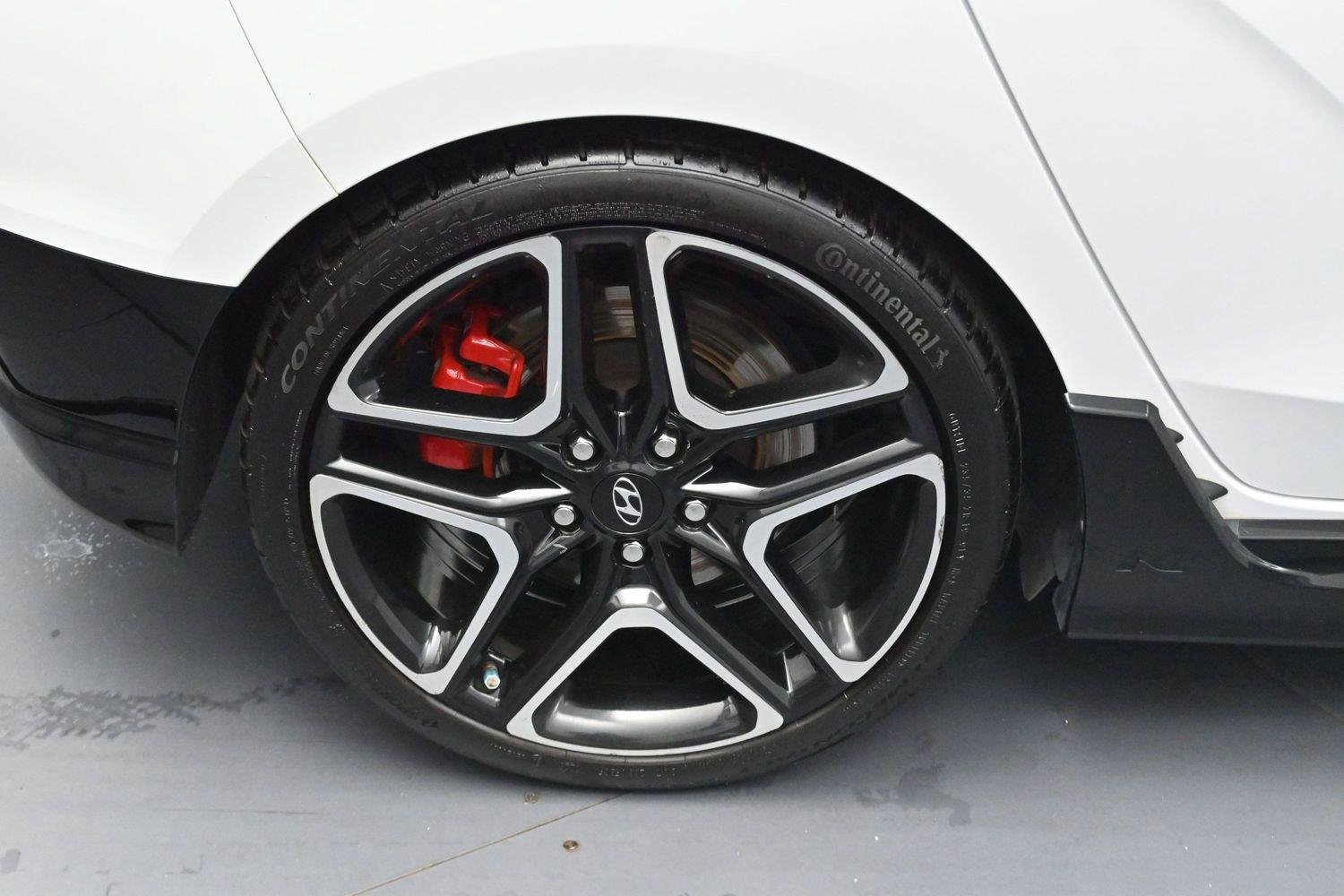 Used 2022 Lunar White Hyundai Base image 33