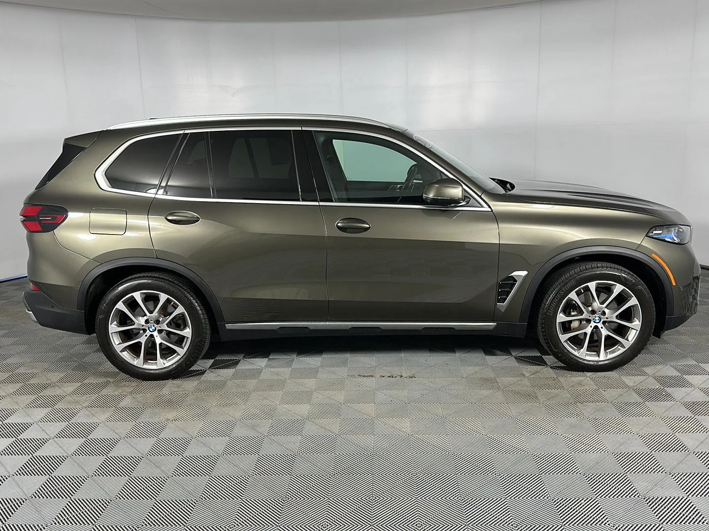 Used 2024 Manhattan Green Metallic BMW xDrive40i image 31