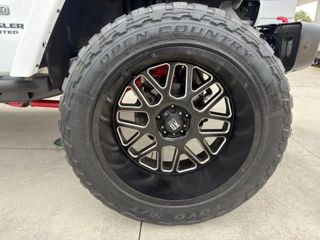 Used 2017 Bright White Clearcoat Jeep Rubicon Recon image 15