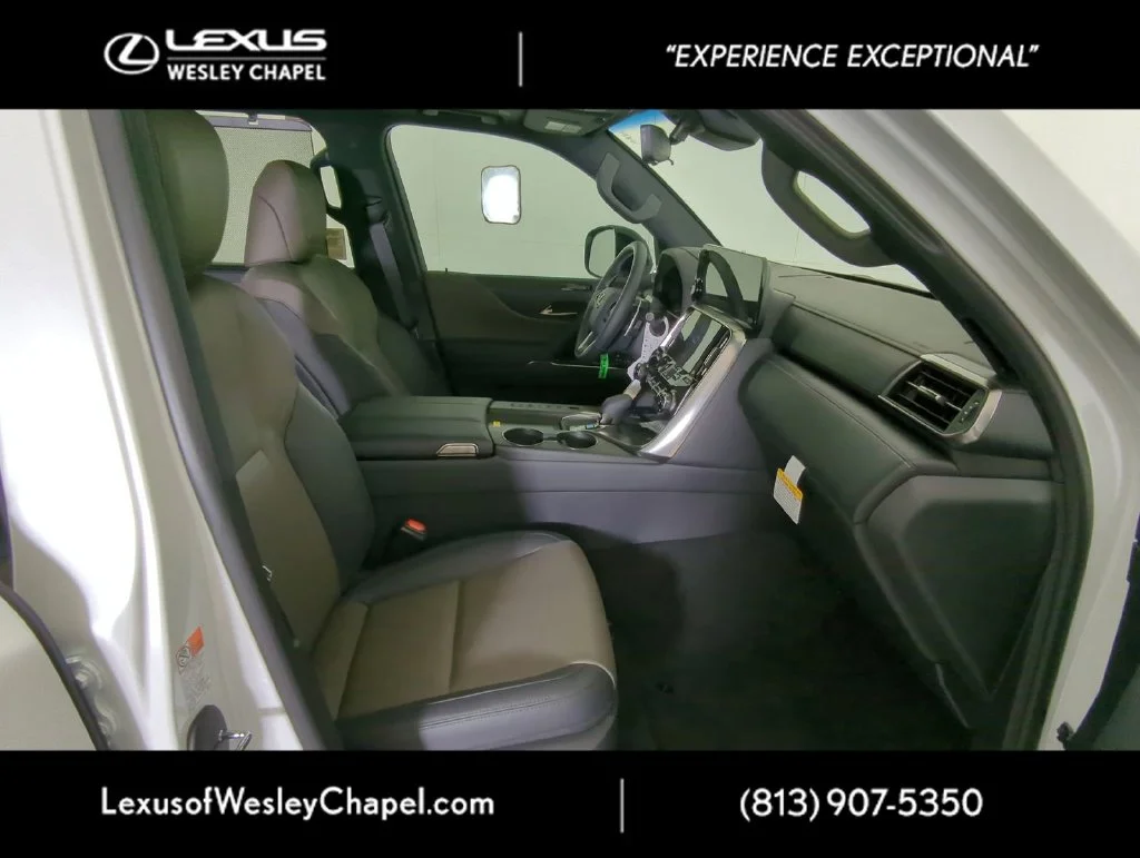Used 2025 White Lexus 700H image 10