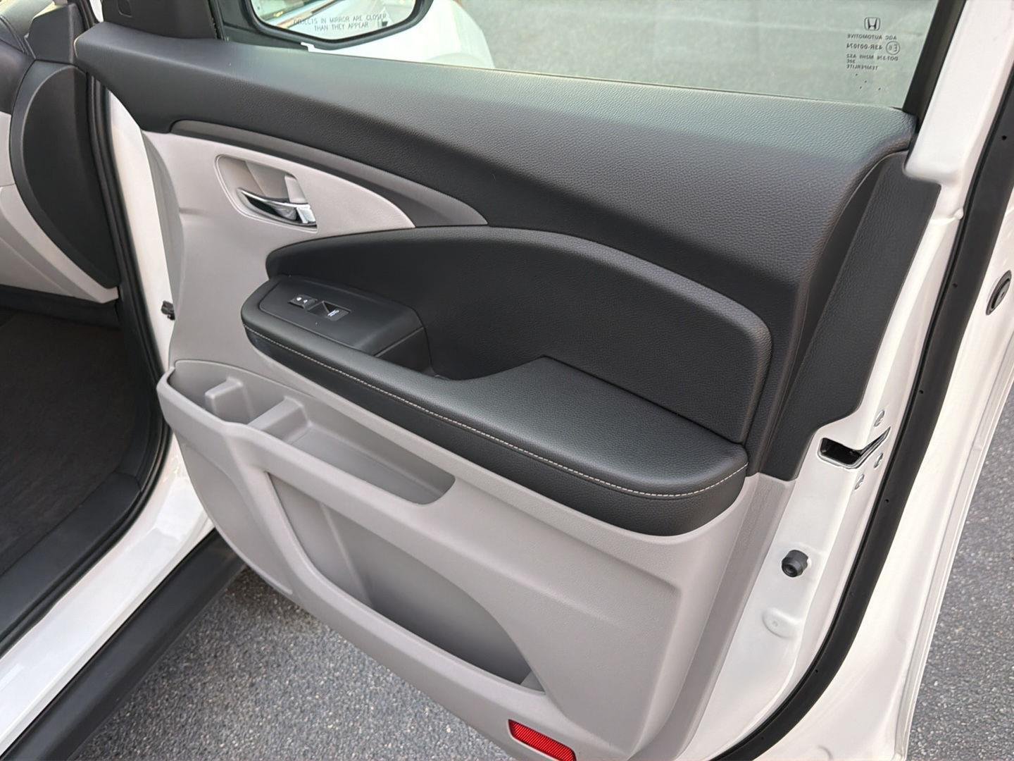 Used 2024 Platinum White Pearl Honda RTL image 14