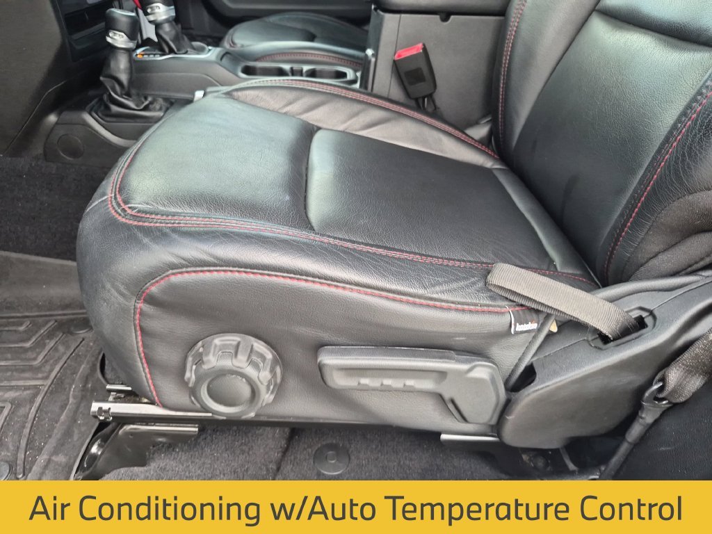 Used 2019 White Jeep Sport S image 17
