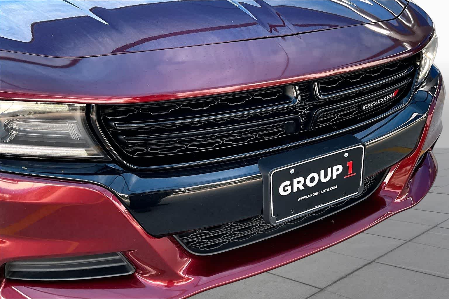 Used 2019 Octane Red Pearlcoat Dodge SXT image 30