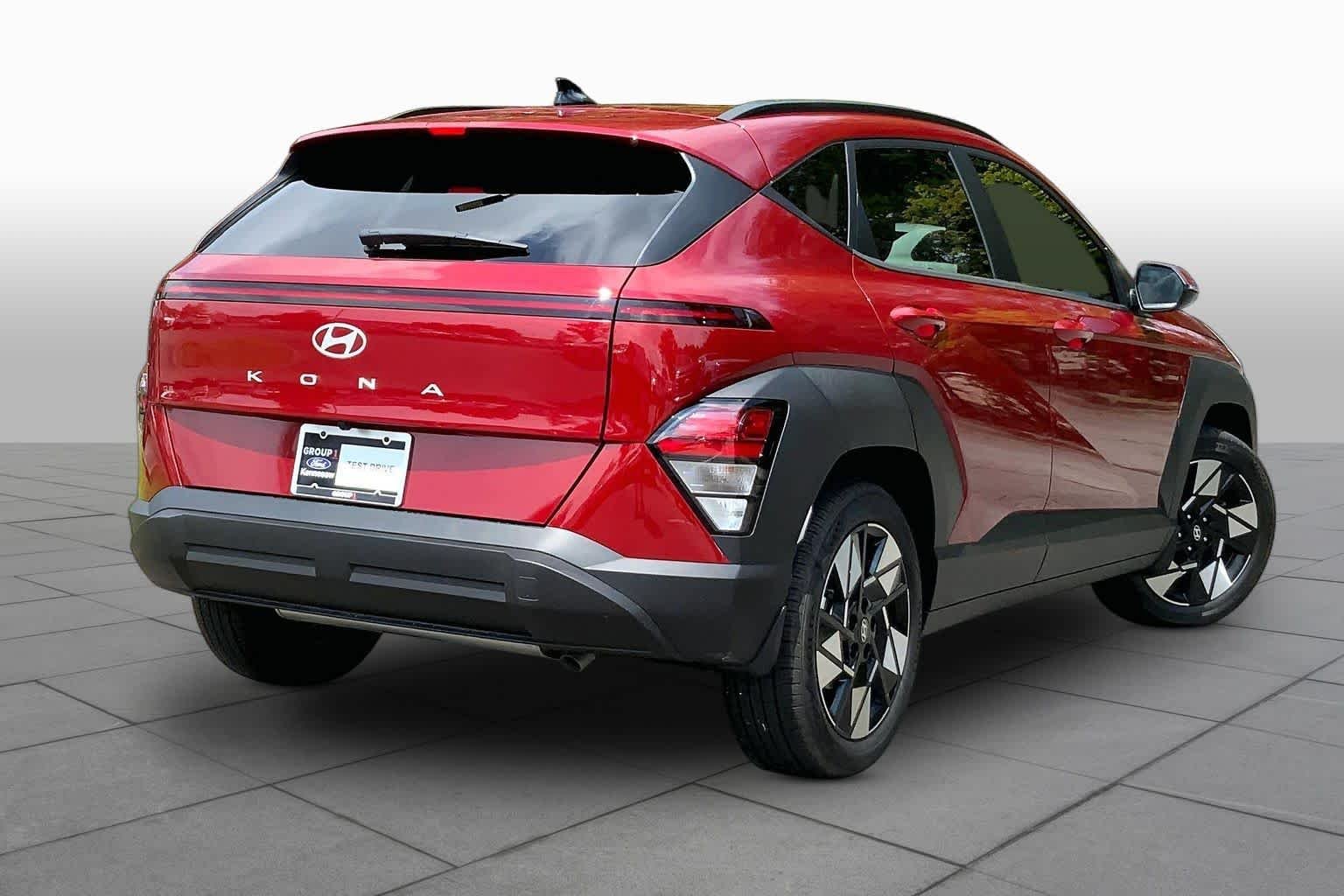 Used 2025 Ultimate Red Metallic Hyundai SEL Convenience image 12